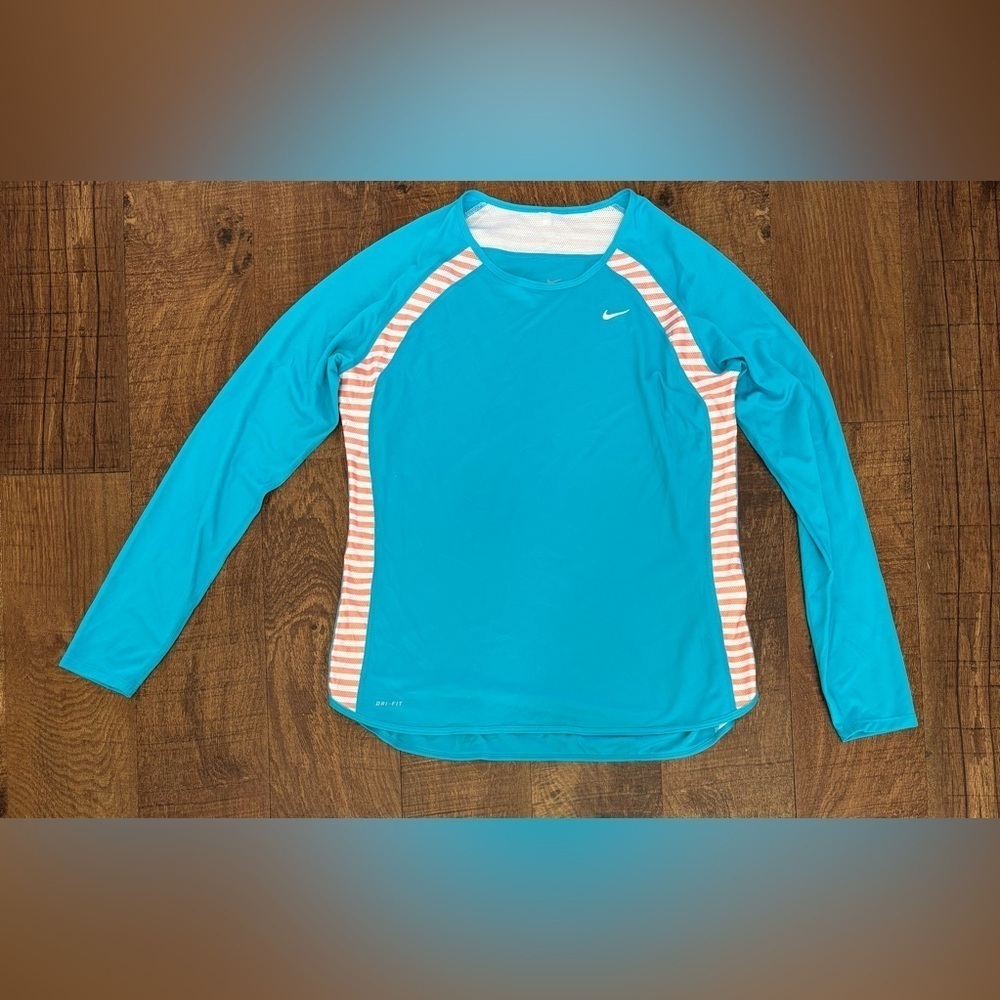 Nike women’s activewear LS long sleeve shirt Sz large drifit